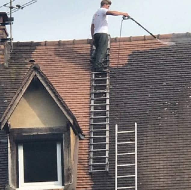 Application de traitement de toiture dans les Yvelines